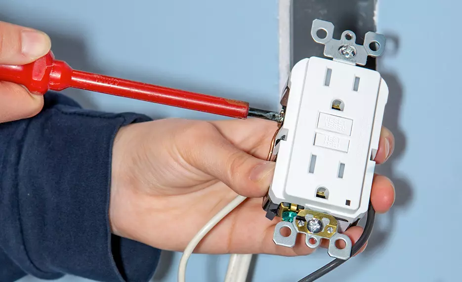 residential-electrician-935x572