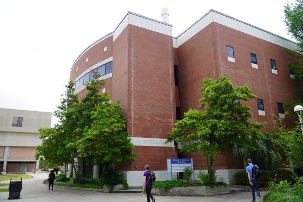 Retired TK体育 professor Charles O’Connor and his wife, Sally E. O’Connor, will help establish an endowed professorship in chemistry named after O’Connor.