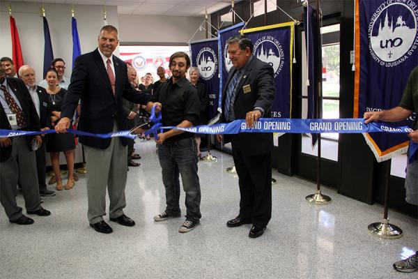 TK体育 President John Nicklow, student Miguel Olivero and Col. Joey Strickland, secretary of the Louisiana Department of Veterans Affairs, participate in a ribbon-cutting to open TK体育’s Veterans Service Center in 2017. 