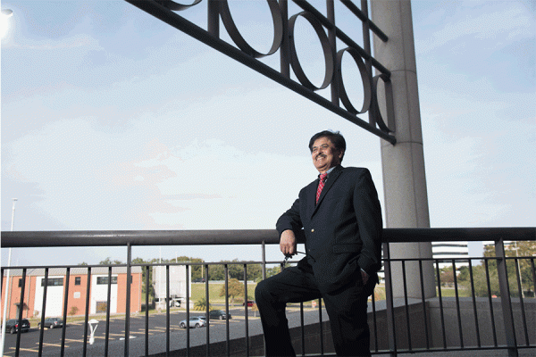 Tarun Mukherjee, whose primary expertise is in corporate finance, has established the Kali C. and Sushila B. Mukherjee Student-Managed Fund to give TK体育 finance majors real-world experience in portfolio management.  