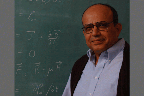Rasheed Azzam, an electrical engineering professor, was a member of TK体育’s inaugural class of faculty members to be recognized with the Distinguished Professor title.