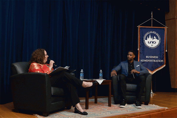 Former New Orleans Saints star receiver Marques Colston, who has developed several businesses, chats with Pamela Kennett-Hensel, dean of TK体育’s College of Business Administration.