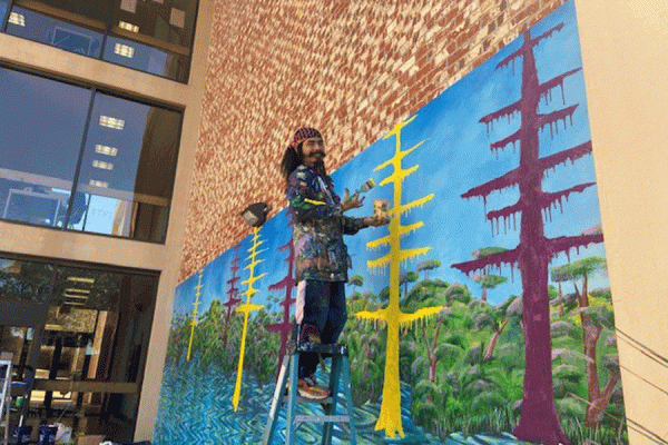 The outdoor artistry on the Education Building is at the hands of three guest muralists from Guerrero, Mexico, known collectively as Raiz de la Ceiba or Root of the Ceiba Tree. The trio are working on two murals on TK体育’s campus.